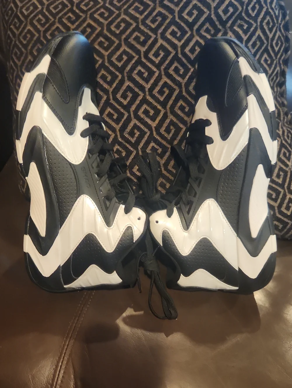 Shaq Devastator 2.0 Basketball Sneakers (10.5)